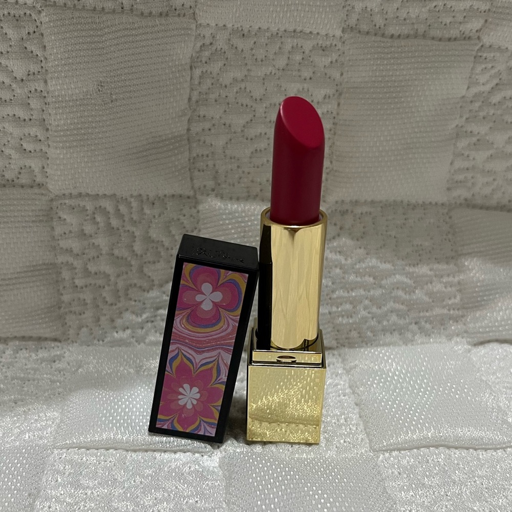 Estée Lauder lipstick